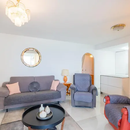 Europa 2 Apartment